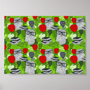 Póster Búho en rosas rojas