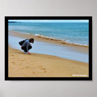 Póster Buscando la concha marina perfecta