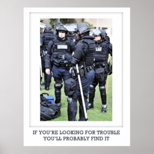Póster Buscando problemas - Policía en el Poster de los e