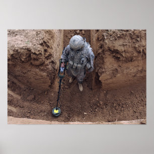 Póster Búsqueda de especialistas para una caché de armas