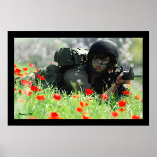 Póster CA femenina en camuflaje
