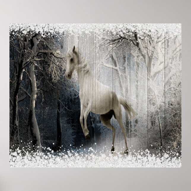 Póster Caballo de Invierno Blanco En Bosque De Montaña (Frente)