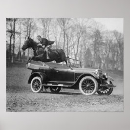 Póster Caballo Saltando Sobre El Auto, 1923. Foto de cose