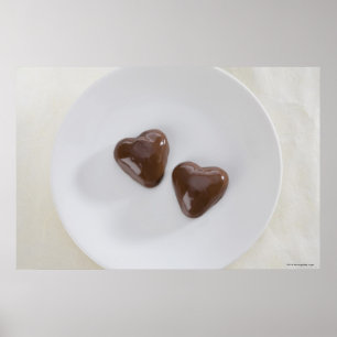 Póster Cadenas de chocolate con forma de corazón en un pl