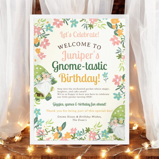 Póster Cálido Gnome Primer Cumpleaños Bienvenida (Cute Whimsical Gnome First Birthday Welcome Poster)