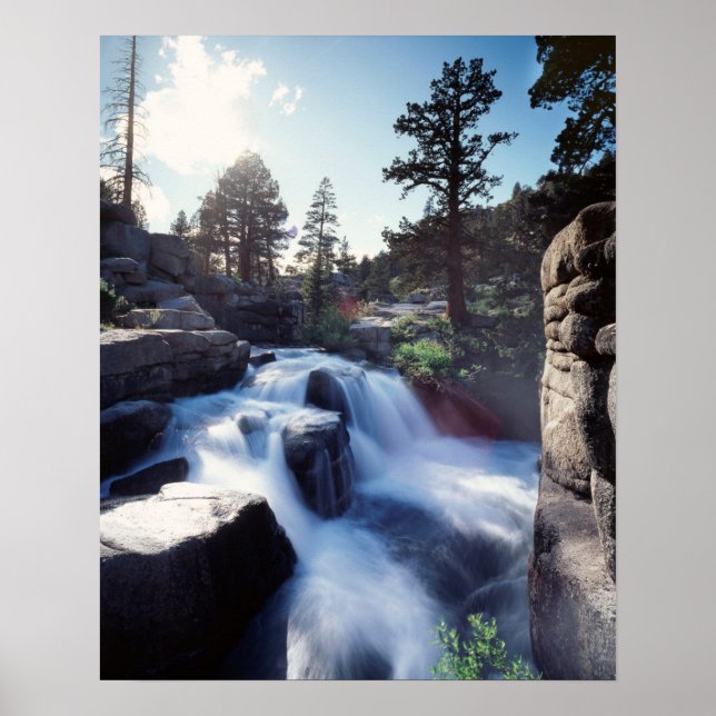 Póster California, Sierra Nevada Montañas, Una cascada (Frente)