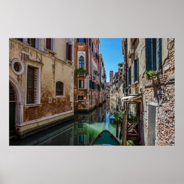Póster Calle estrecha con canal en Venecia (Frente)
