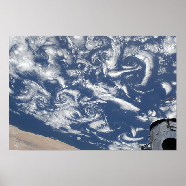 Póster Calles vórtice de la nube frente a la costa (Frente)