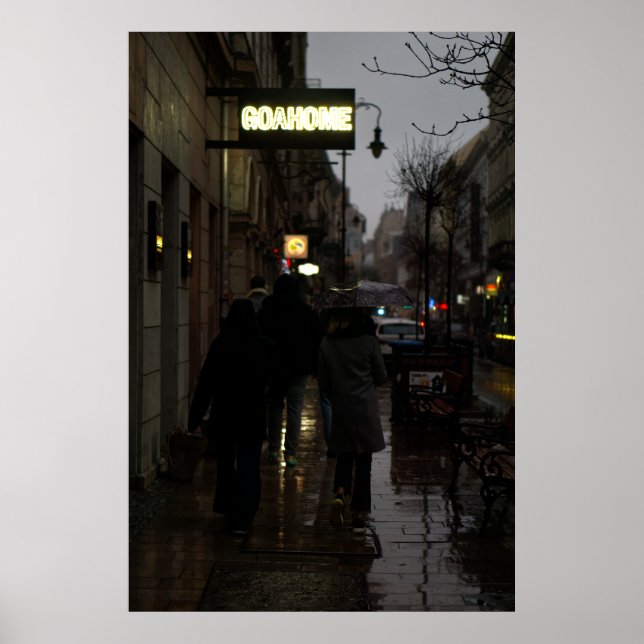 Póster Caminando En Una Noche Lluviosa (Frente)