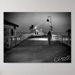 Póster Caminando por el muelle en San Clemente B&W