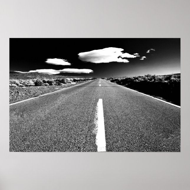 Póster Camino del desierto en blanco y negro (Frente)