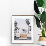 Póster Camión retro con tablas de surf en Poster de playa<br><div class="desc">El surf es un estilo de vida. Trae tu libertad y buenas vibraciones a tu casa con este poster de Surfboard.</div>
