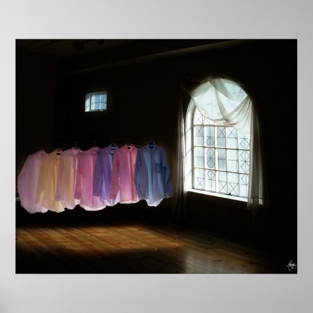 Póster Camisetas en una habitación de oscuridad y luz (Frente)