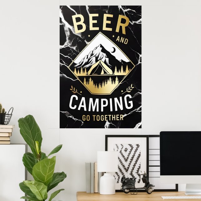 Póster Campamento de montaña y cerveza (Oficina en casa)