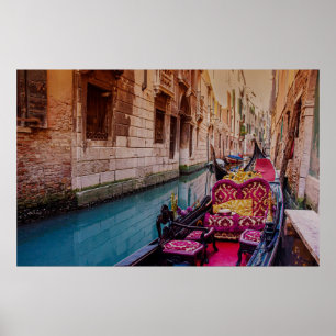 Póster Canal con gondola tradicional en Venecia, Italia