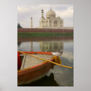 Póster Canoa en agua con Taj Mahal, Agra, India