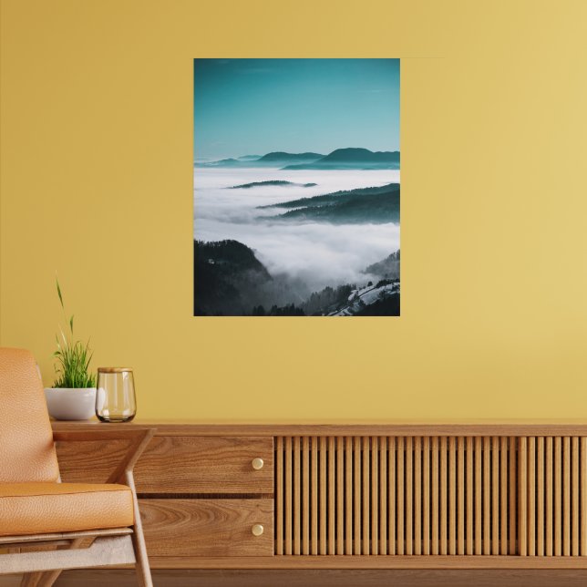 Póster Capas de colinas, niebla y árboles (Salón 2)