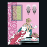 Póster Carta de Clarice - Diseño de moda Art Deco<br><div class="desc">Clarice se sienta en su traje de noche en una moderna silla de diseño, leyendo una carta. Su vestido tiene una banda contrastante y florales estilizados de los años 20 en la falda. En el fondo se encuentran los paneles murales de vieiras, el metalúrgico blanco giratorio y un cuadro enmarcado...</div>