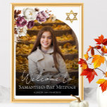 Póster Cartel de bienvenida de la foto de Bat Mitzvah de<br><div class="desc">Descubre la belleza de Borgoña Otoño Floral Bat Mitzvah Foto de bienvenida Signo de bienvenida! Estas impresionantes servilletas son la manera perfecta de darle un toque de temporada a su celebración. Con sus hermosos diseños florales de otoño y su rico matiz burdeos,  elevarán tu evento a nuevas alturas.</div>