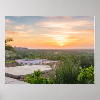 Póster Cartel de ovejas pacíficas pastando al atardecer -