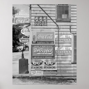 Póster Carteles en una tienda general, 1938. Foto antigua