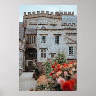 PÓSTER CASA BROWN DE LADRILLO CERCA DE FLORES ROJOS
