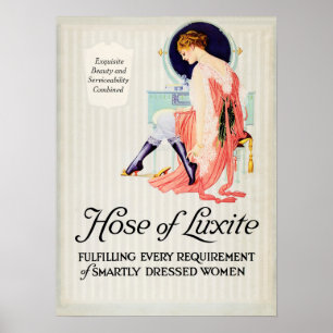 Póster Casa de lujosas mujeres azafata alzando anuncio de