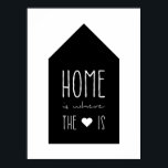 Póster Casa Es Donde Está El Corazón - Poster Inspirador<br><div class="desc">poster inspirador mostrando la frase "El hogar es donde está el corazón" en blanco contra un fondo negro en forma de casa. Diseñado para lucir bien en todos los tamaños de posters orientados a retratos. Compruebe si la imagen necesita reposicionarse o redimensionarse después de cambiar el tamaño del poster.</div>