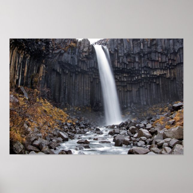 Póster Cascada de Svartifoss en poster de Islandia (Frente)