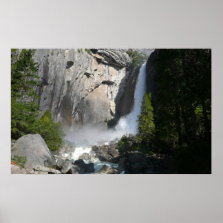 Póster Cascada inferior de Yosemite en el sendero de la c