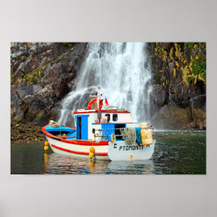 Póster Cascada y barco