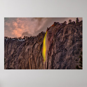 PÓSTER CASCADAS DE AGUA BAJO CIELOS BLANCOS