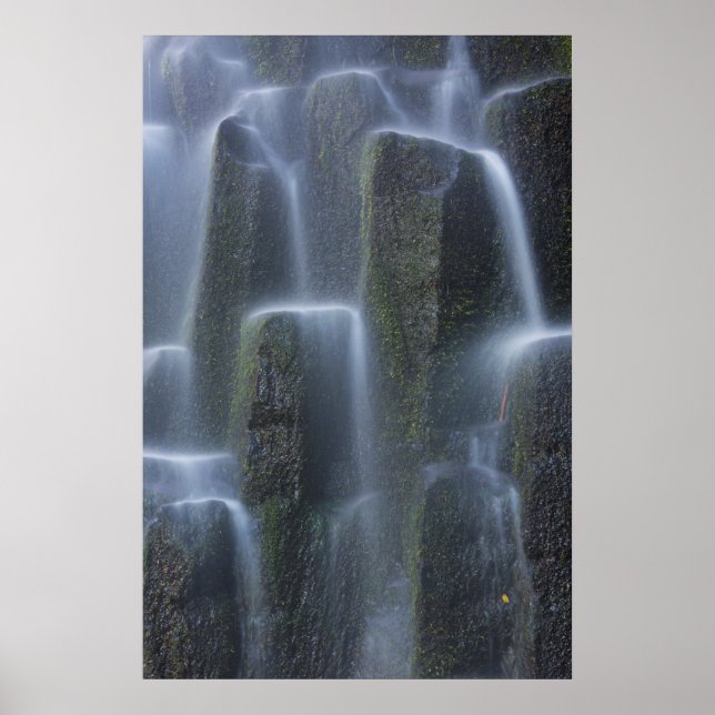 Póster Cascadas sobre columnas de basalto (Frente)