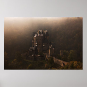 Póster castillo de Burg Eltz en la niebla matutina
