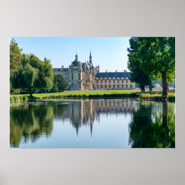 Póster Castillo de Chantilly y reflejo en un estanque (Frente)