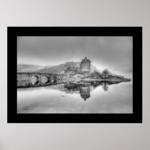Póster Castillo de Eilean Donan en Escocia, (blanco y