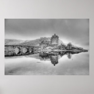 Póster Castillo de Eilean Donan en Escocia, (blanco y