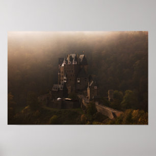 Póster Castillo de Eltz del Burg en la niebla de la