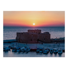 Póster Castillo de Paphos al atardecer, vista de drones