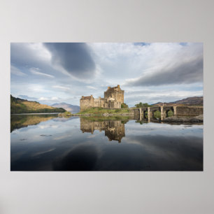 Póster Castillo Eilean Donan con reflexión en Escocia
