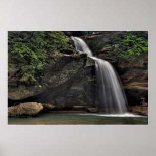 Póster Cataratas inferiores, cueva de anciano, colinas co