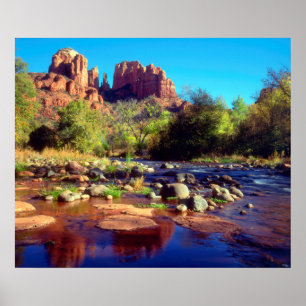 Póster Cathedral Rock reflecting in Oak Creek