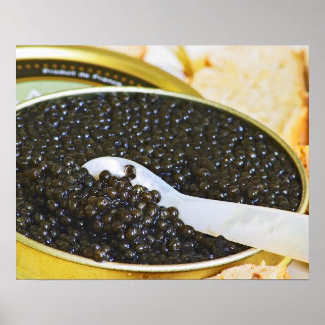 Póster Caviar negro y una cuchara de madre de perla a (Frente)