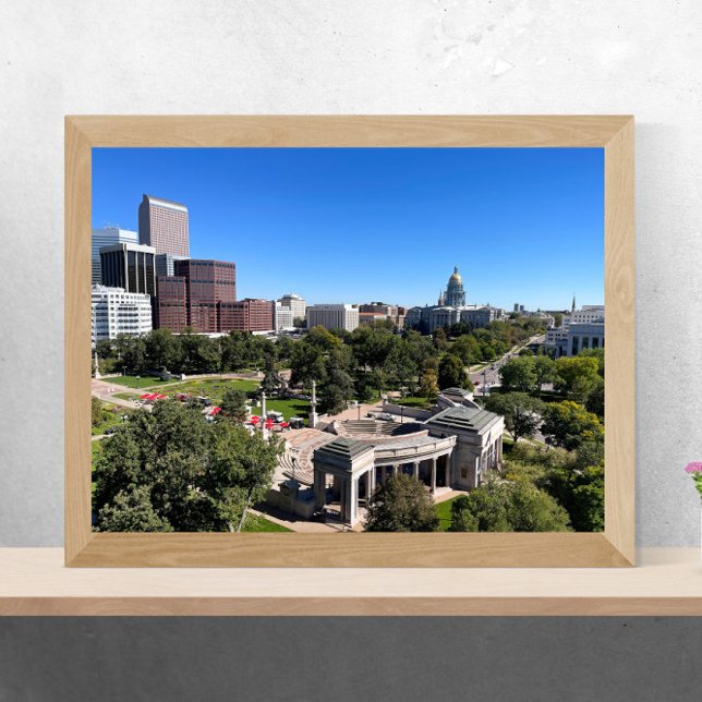 Póster Centro de Denver con el Capitolio (A poster of downtown Denver, Colorado featuring the Capitol Building and Civic Center park.)