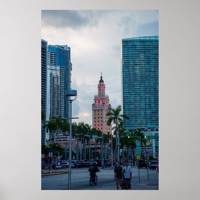 Póster Centro de Miami Skyline con Freedom Tower en Dusk (Frente)