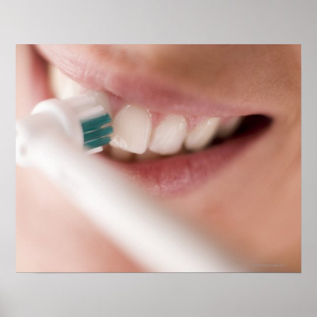 Póster Cepillo de dientes eléctrico. Estos dispositivos t (Frente)