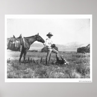Póster Charles Belden con caballo y cráneo.