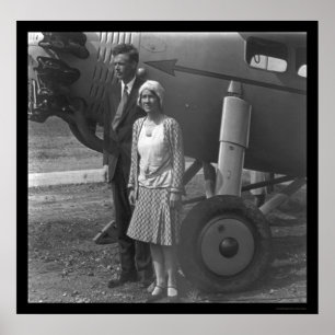 Póster Charles Lindbergh y su esposa al lado del avión 19