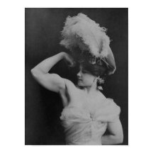 Charmion Flexing de mujer fuerte de época - 1897
