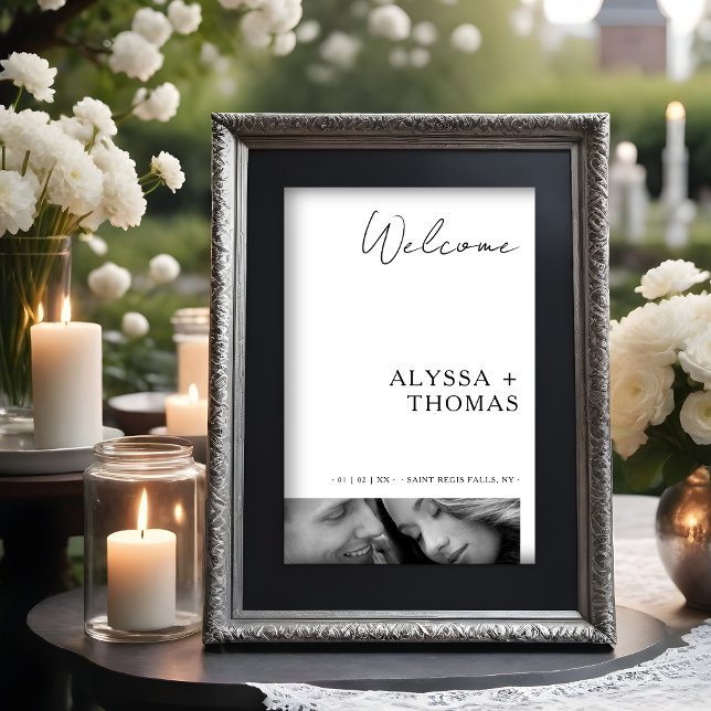 Póster Chic Extra Minimalist Black & White Photo Wedding  (Chic Extra Minimalist Black & White Photo Wedding Welcome Guest Sign Poster. )